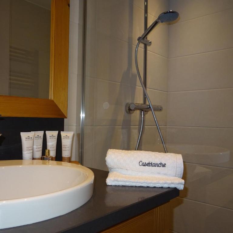 Chalet de luxe avec accès pistes, sauna et jacuzzi - FR-1-344-744 - Chalet - 6