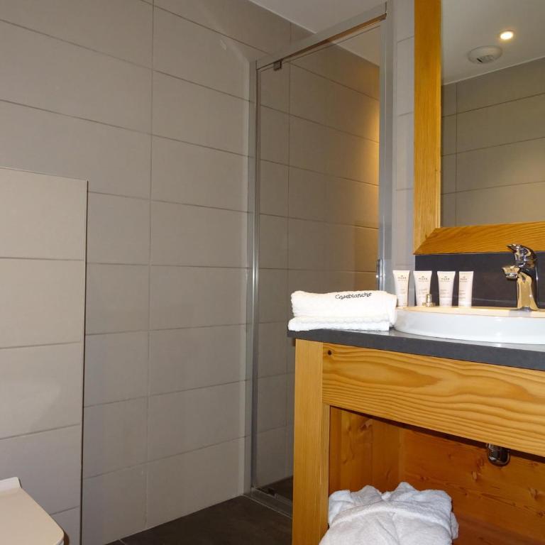 Chalet de luxe avec accès pistes, sauna et jacuzzi - FR-1-344-744 - Chalet - 8