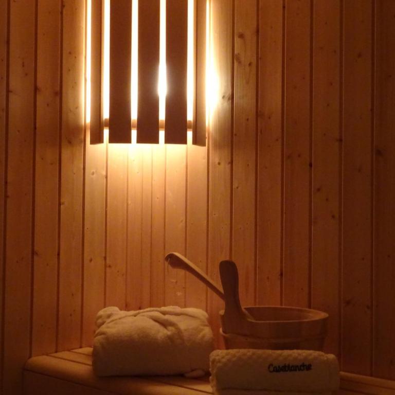 Chalet de luxe avec accès pistes, sauna et jacuzzi - FR-1-344-744 - Chalet - 11