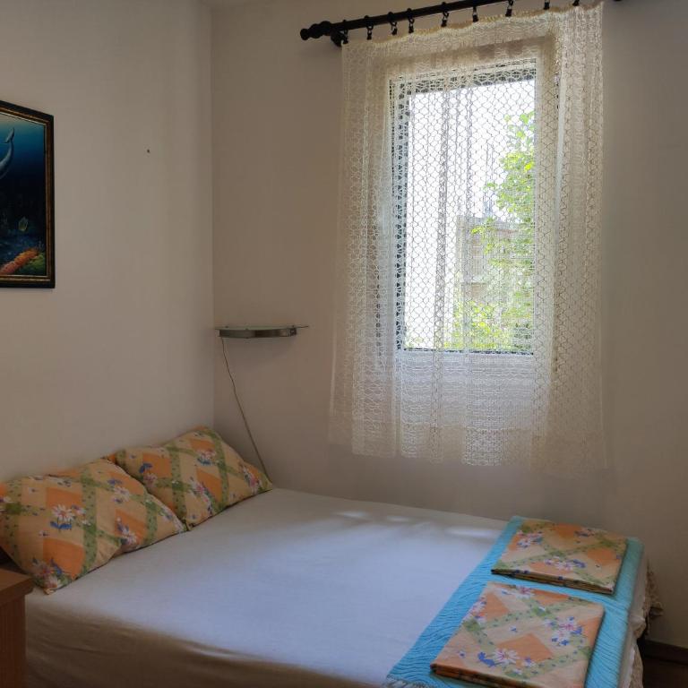 Apartments At Two Sisters - Deluxe Apartment - 4