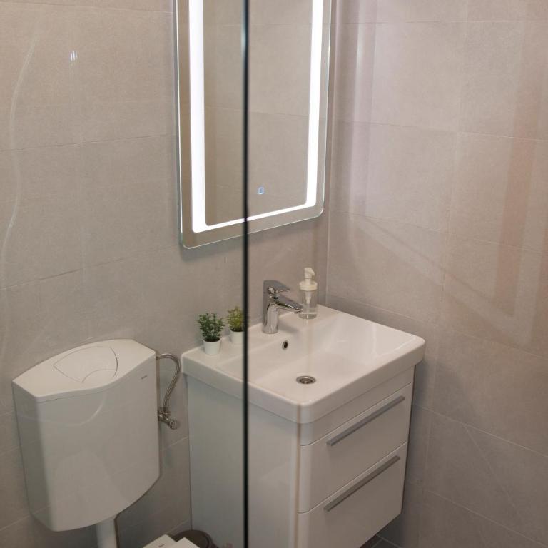 Memories apartment - Two-Bedroom Apartment - 32