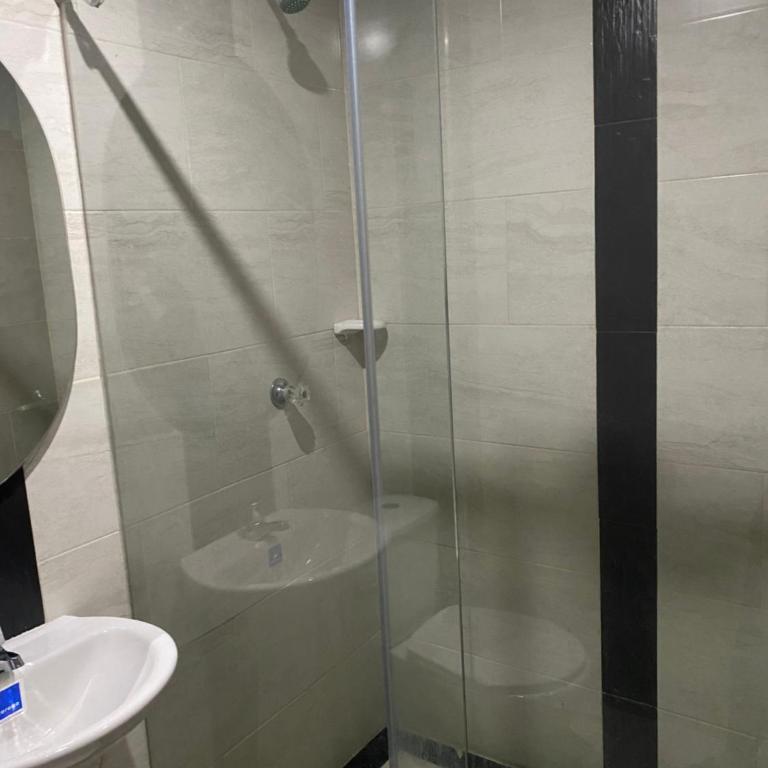 Hotel Suit Esmeralda - Habitación Triple con baño privado - 4