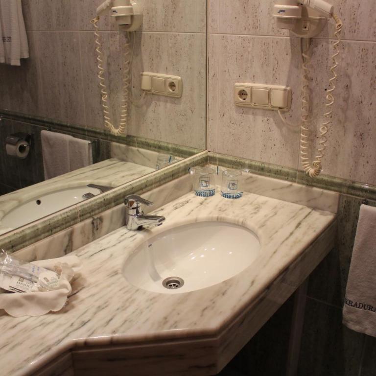 Hotel Herradura - Double or Twin Room with Extra Bed - 2