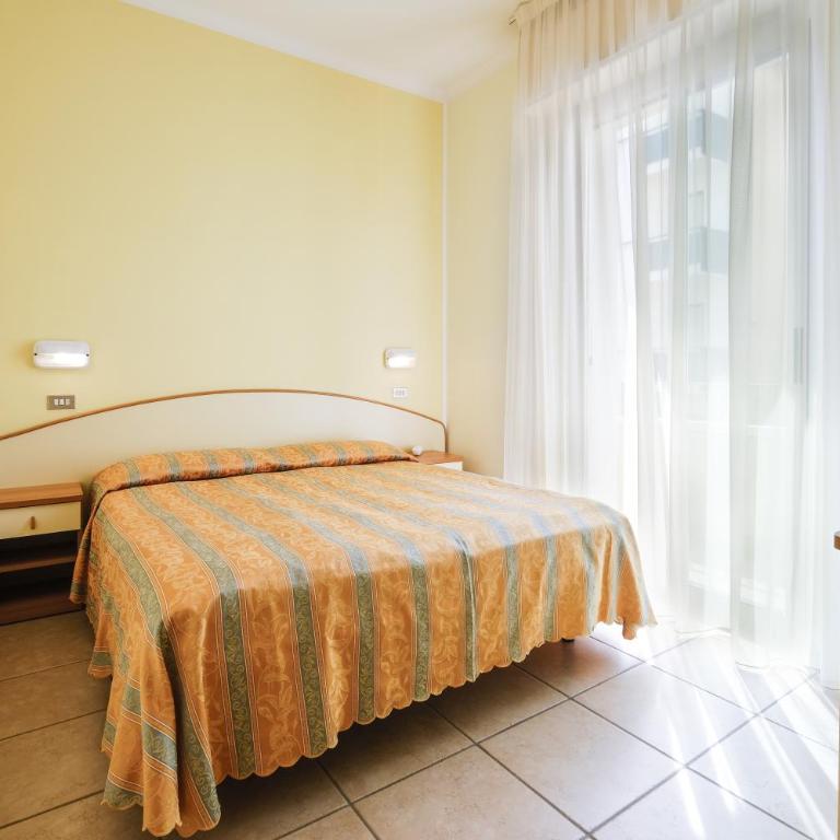 Hotel Thea - Camera Matrimoniale/Doppia con Letti Singoli con Balcone - 10