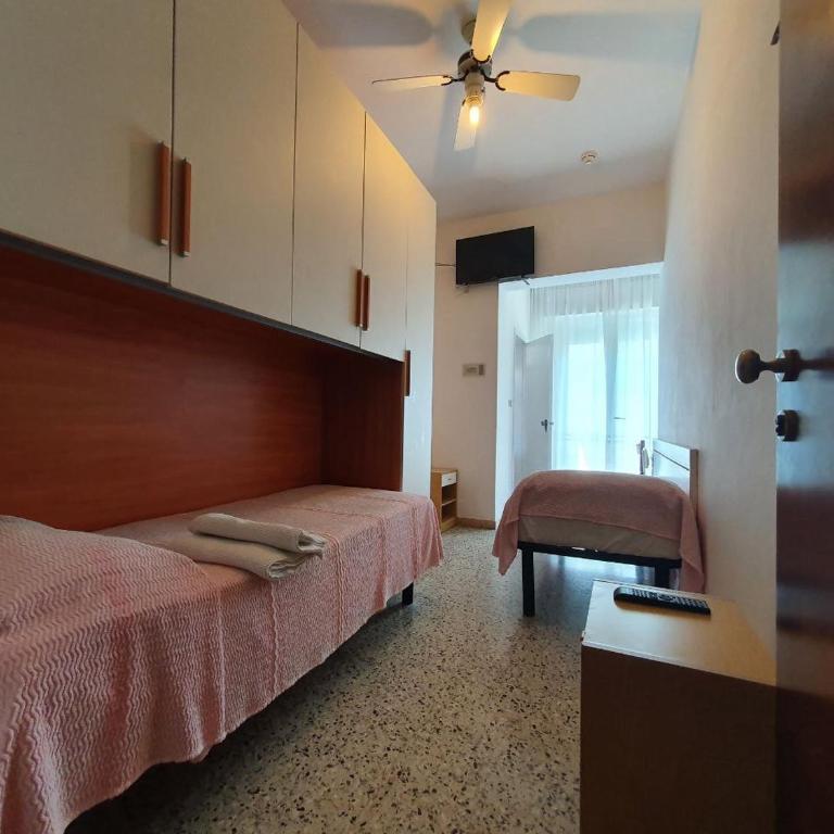 Hotel Moresco Riccione - Piscina Beach Village - Economy Twin Room - 2