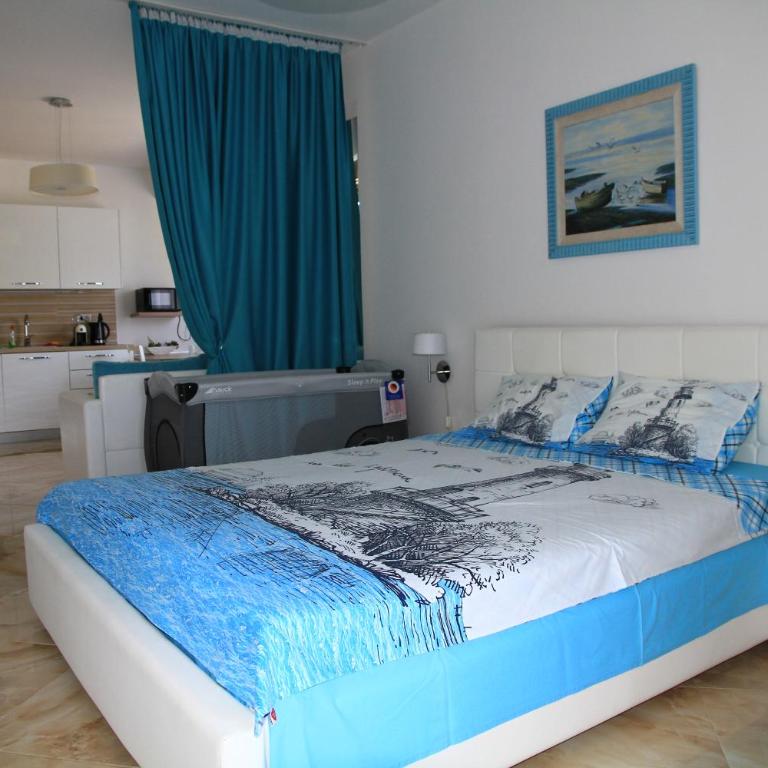 Bella Costa - King Studio with Sofa Bed - 8