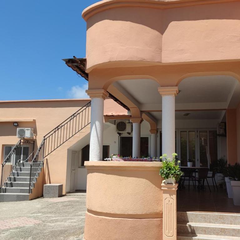 Guest's house ''Lindi&Roni'' - Deluks Dvokrevetna Soba sa Bračnim Krevetom i Balkonom - 5