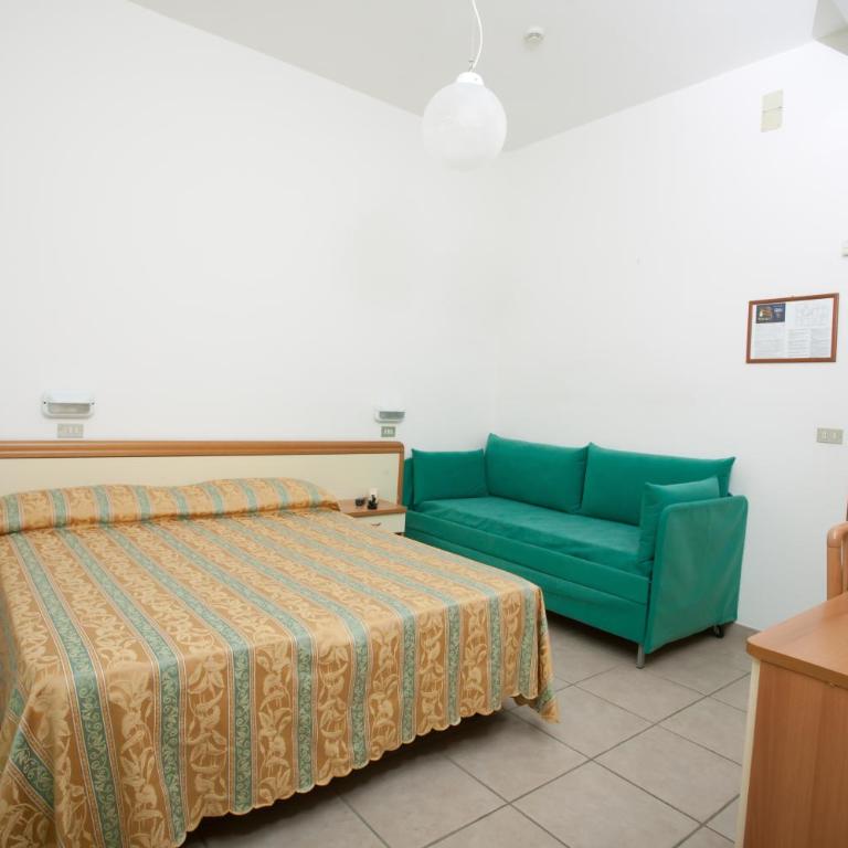 Hotel Thea - Camera Tripla Standard - 4