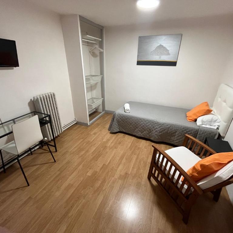 Hostal ARS - Einzelzimmer mit eigenem Bad - 1