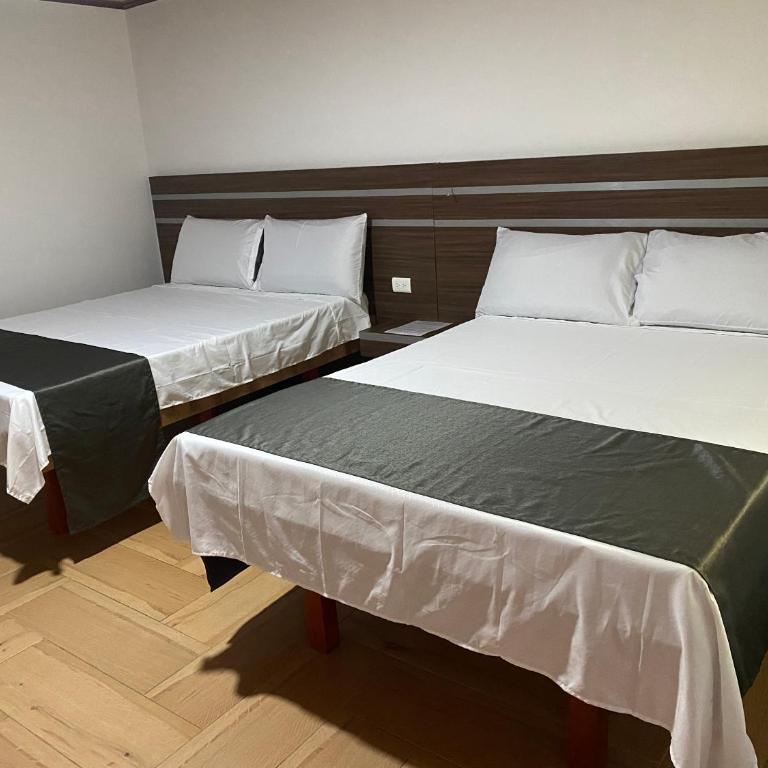 Hotel Suit Esmeralda - Habitación Doble con baño privado - 2 camas - 2