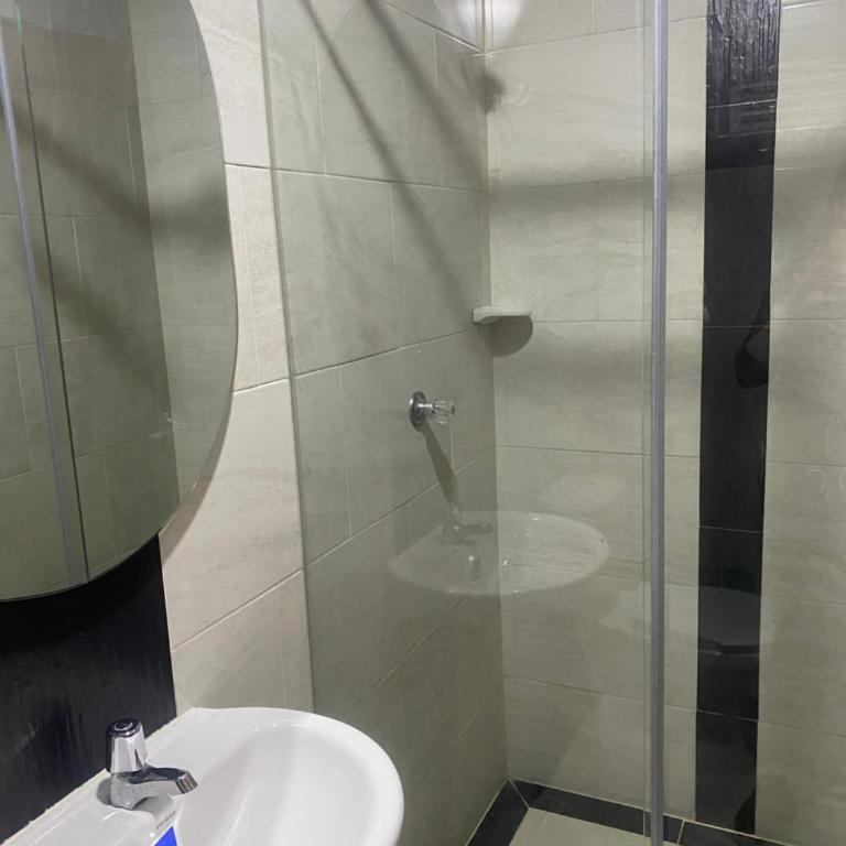 Hotel Suit Esmeralda - Habitación Doble con baño privado - 5