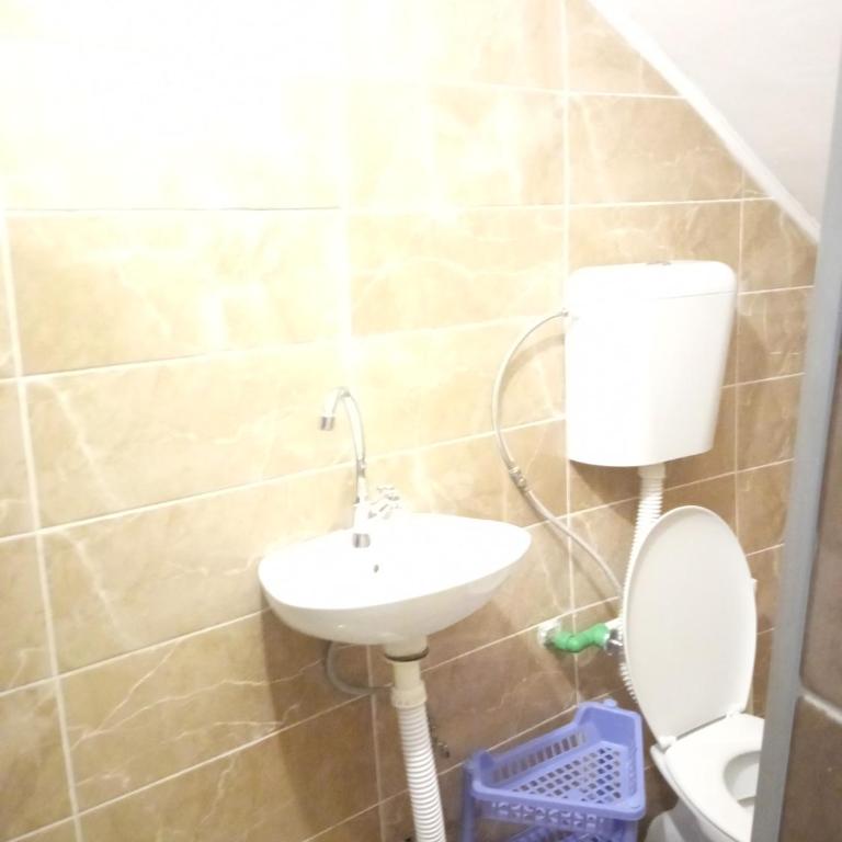 Yellow - One-Bedroom Apartment - 3