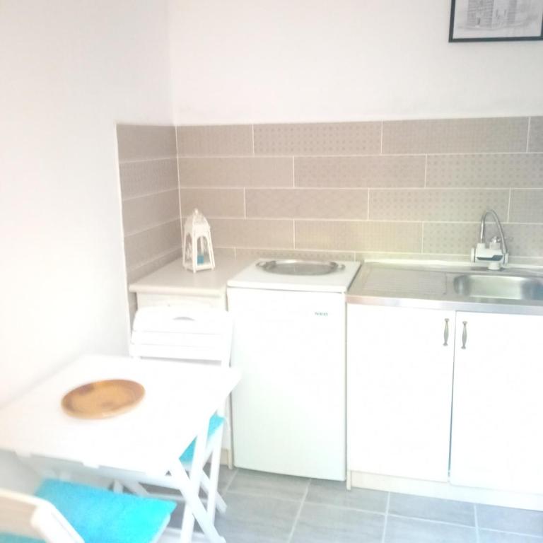 Yellow - One-Bedroom Apartment - 6