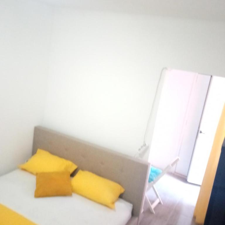 Yellow - One-Bedroom Apartment - 14