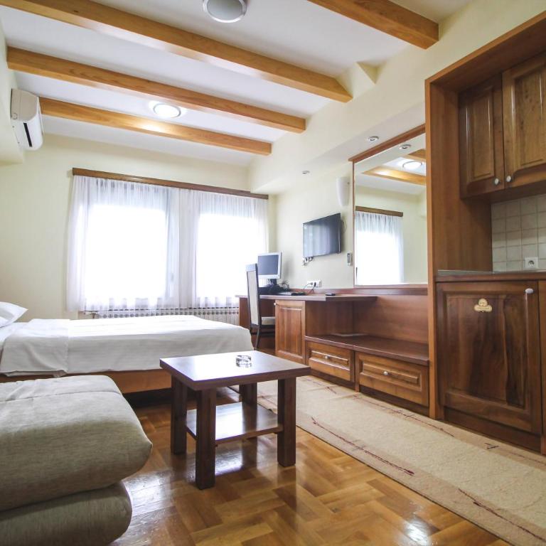 Hotel Vila Vrbas - Two-Bedroom Suite - 12