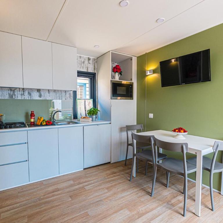 Village & Glamping Riva Blu - Großes Mobilheim (Haustiere erlaubt) - 5