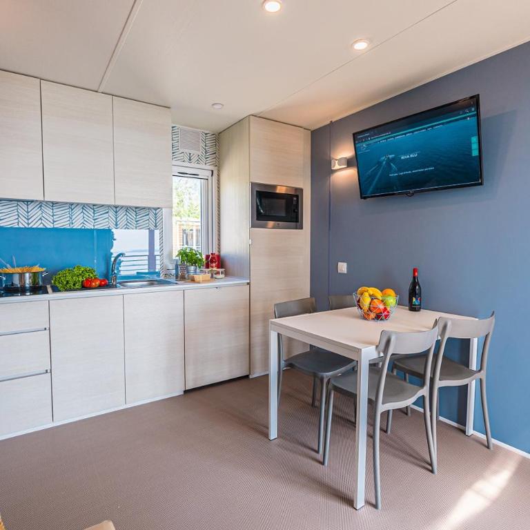 Village & Glamping Riva Blu - Mobilheim mit Whirlpool - 8