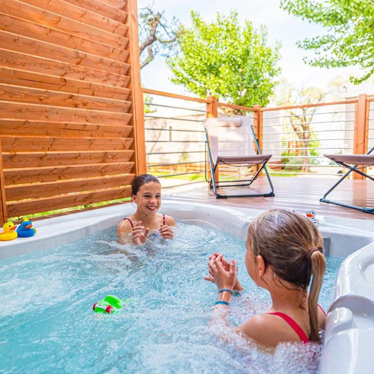 Village & Glamping Riva Blu - Mobilheim mit Whirlpool - 5