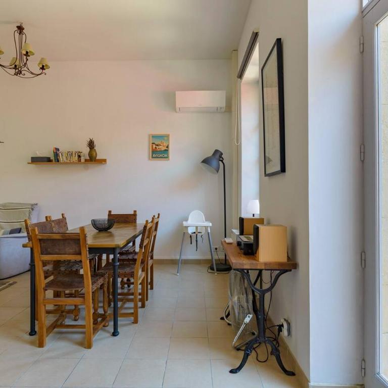 Maison de village façon Loft, avec cour et airco, dans le centre historique - Three-Bedroom Townhouse - 19