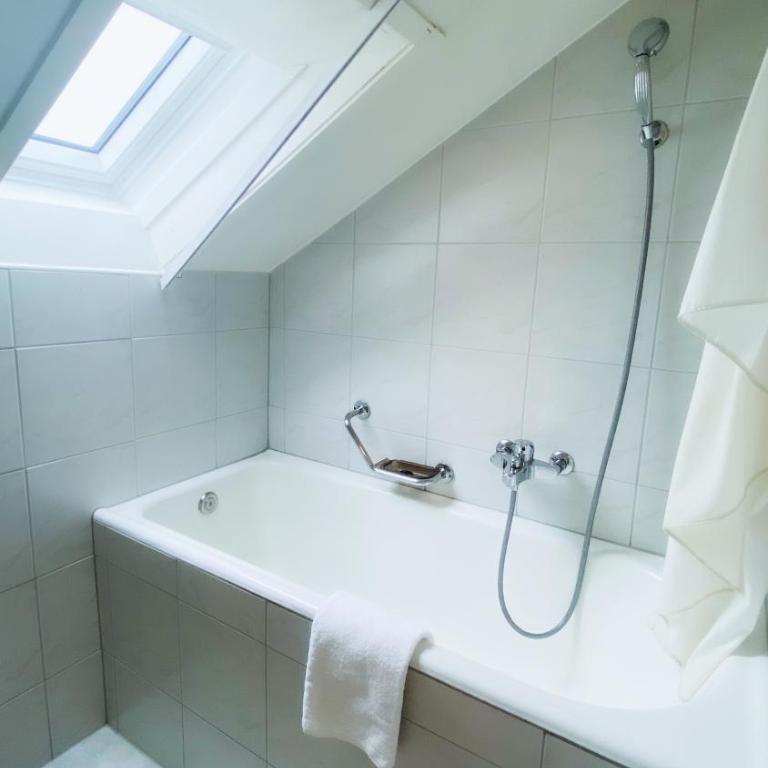Hotel Spatz - Einzelzimmer mit eigenem externen Bad - 2