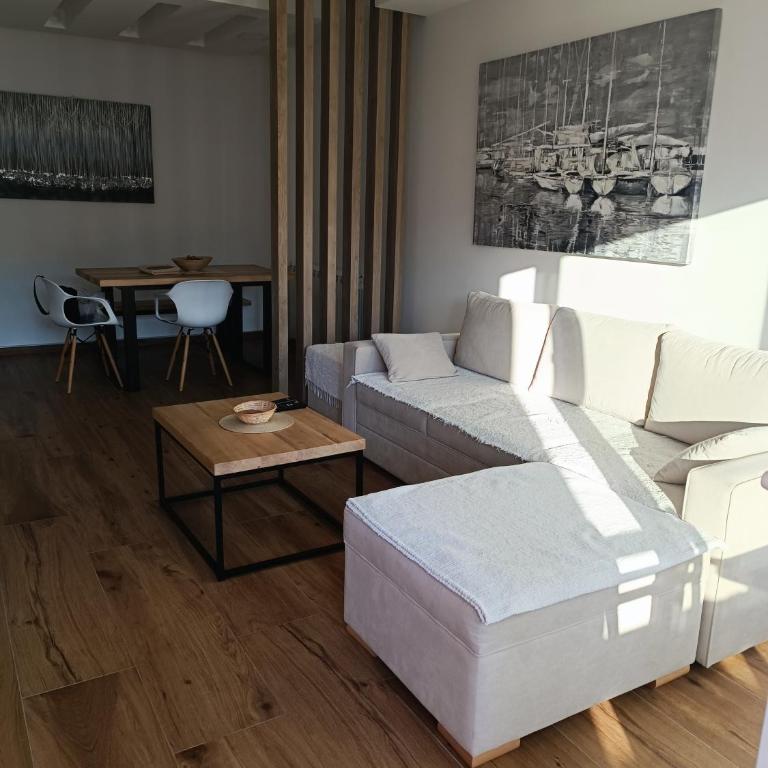 Serbian home, Gandijeva 162 - Apartman sa 2 Spavaće Sobe - 25