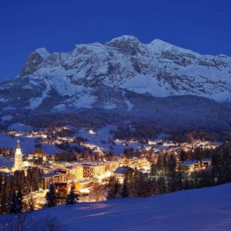 Luxury Panoramic 3BR Apt 2min to Centre 5min to Lifts - Appartamento con 3 Camere da Letto - 68