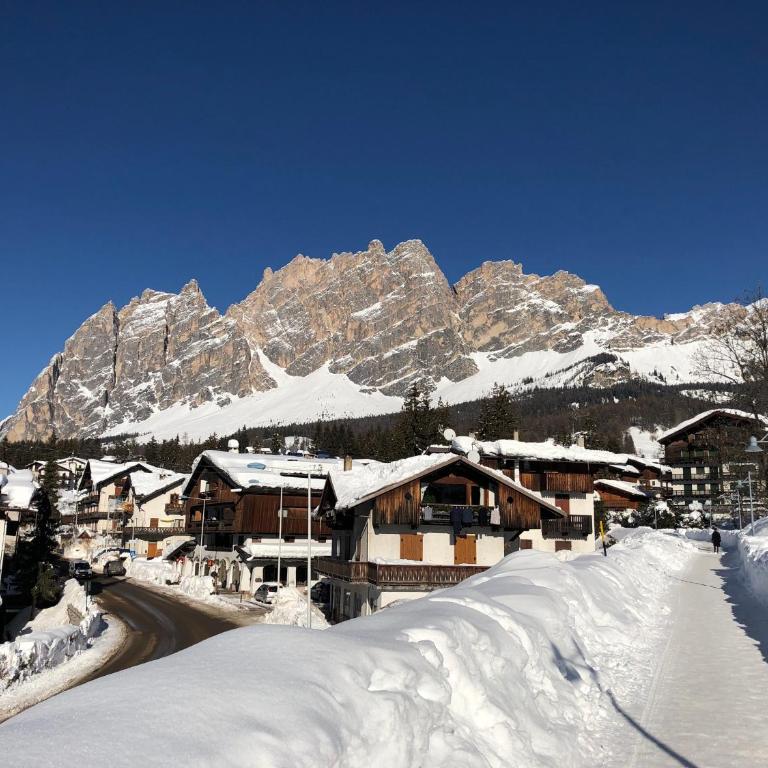 Luxury Panoramic 3BR Apt 2min to Centre 5min to Lifts - Appartamento con 3 Camere da Letto - 76