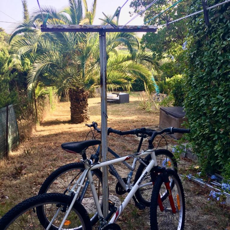 Large private garden, quiet 2-bedroom apartment, air conditioning, wifi, parking - Appartement - 54
