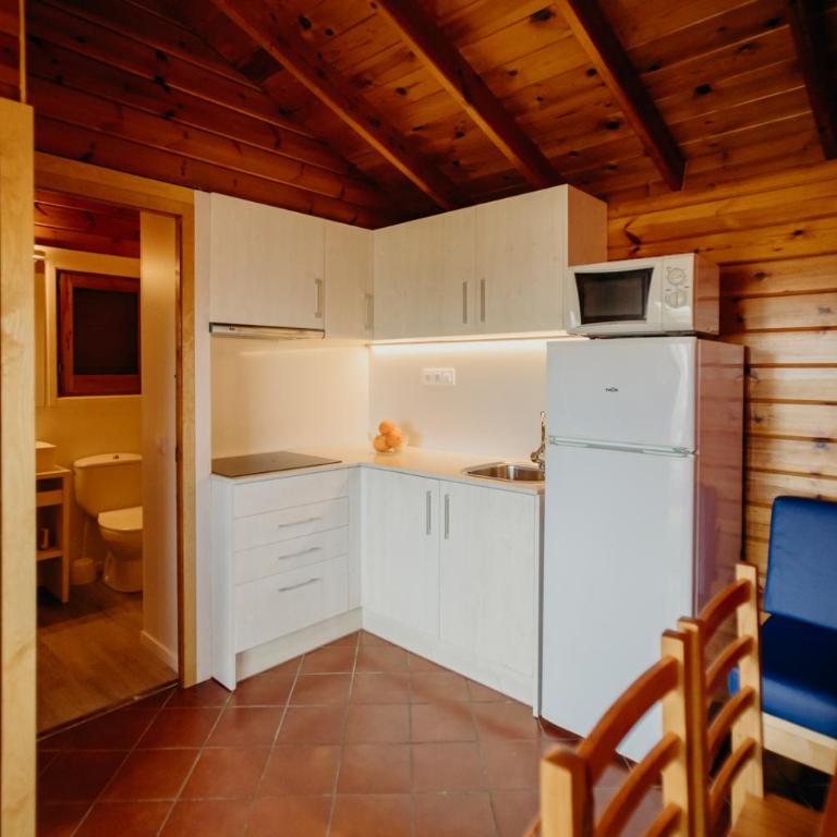Camping La Llosa - One-Bedroom Bungalow - 5