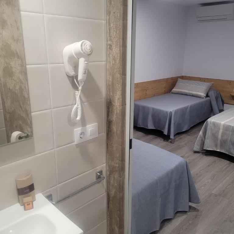 Malva Hostel Estartit - Quadruple Room - 8