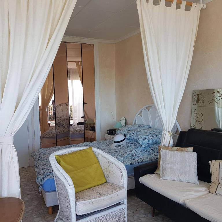 Saint Clair - Two-Bedroom Apartment - 5