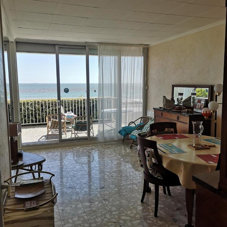 Saint Clair - Two-Bedroom Apartment - 6