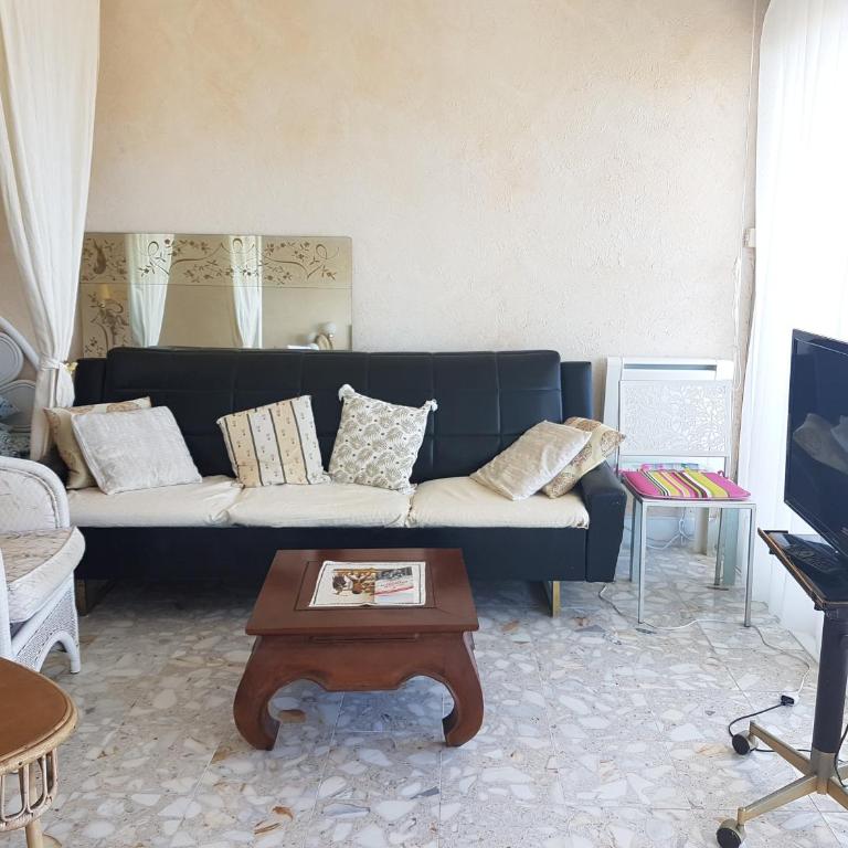 Saint Clair - Two-Bedroom Apartment - 7