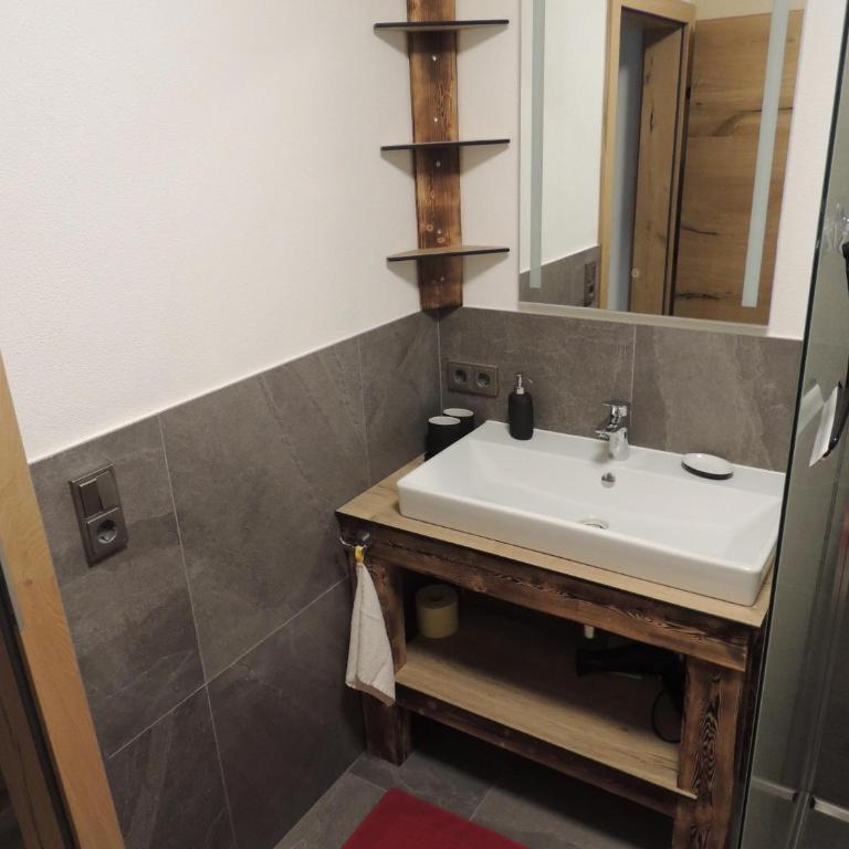 Haus Hüttenberger - Apartamento de 2 dormitorios con ducha - 59