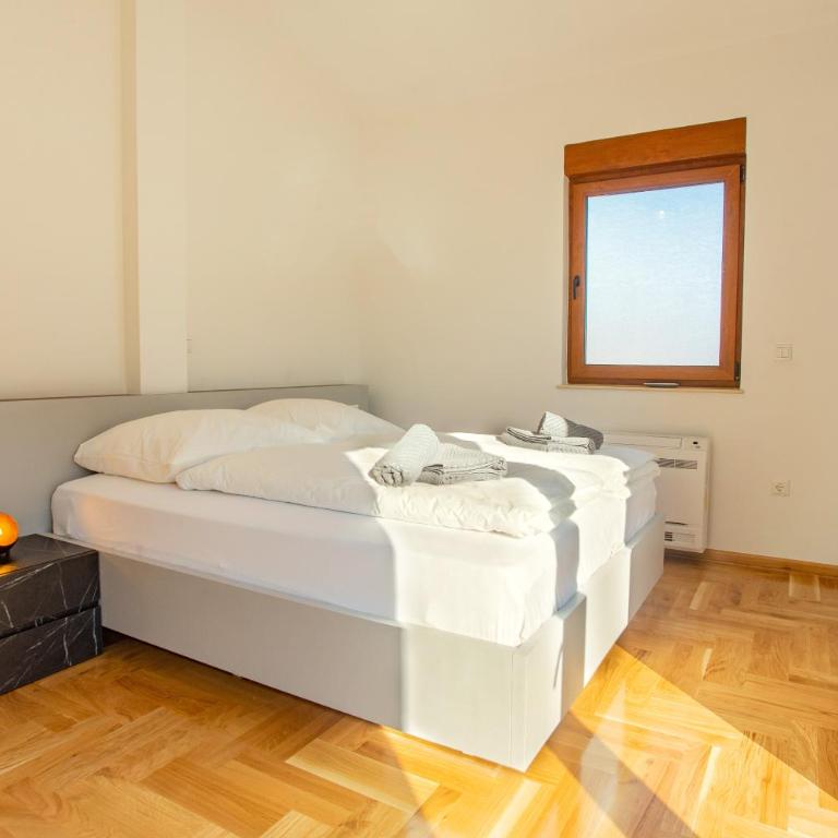 Exclusive Penthouse Old town with sauna and jacuzzi - Three-Bedroom Apartment - 32