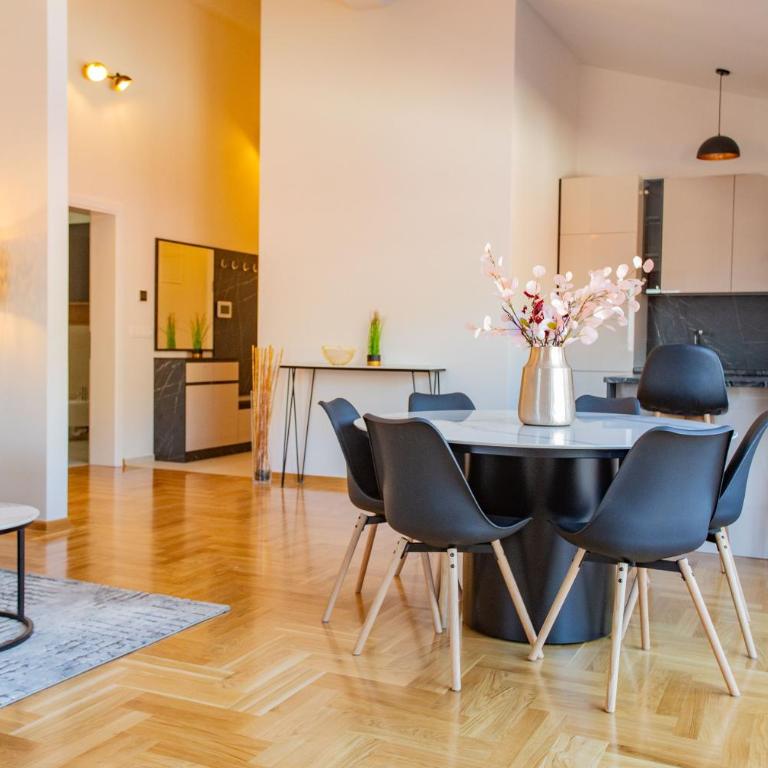 Exclusive Penthouse Old town with sauna and jacuzzi - Three-Bedroom Apartment - 18