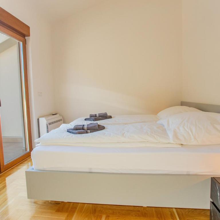 Exclusive Penthouse Old town with sauna and jacuzzi - Three-Bedroom Apartment - 26
