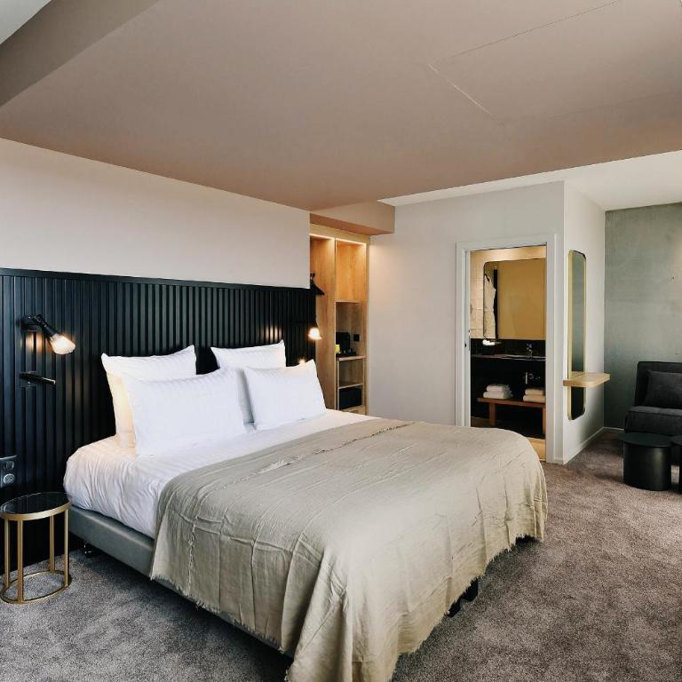 Golden Tulip Reims Bezannes - Suite Junior avec 1 Lit King-Size, 1 Canapé-Lit Simple et Terrasse - 1
