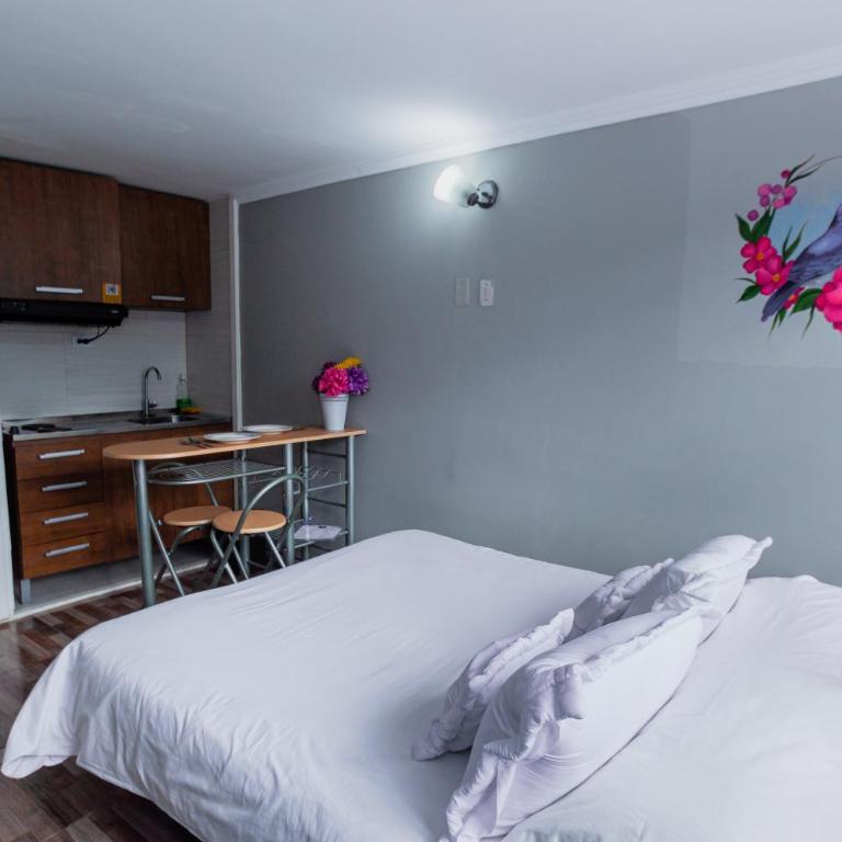 ApartaSuites & Hotel Bogota Suamox - Habitación Triple Estándar - 11