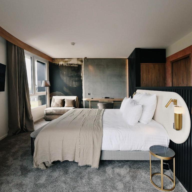 Golden Tulip Reims Bezannes - Suite Deluxe avec 1 Lit King-Size et 2 Canapés-Lits pour 1 Personne - 5