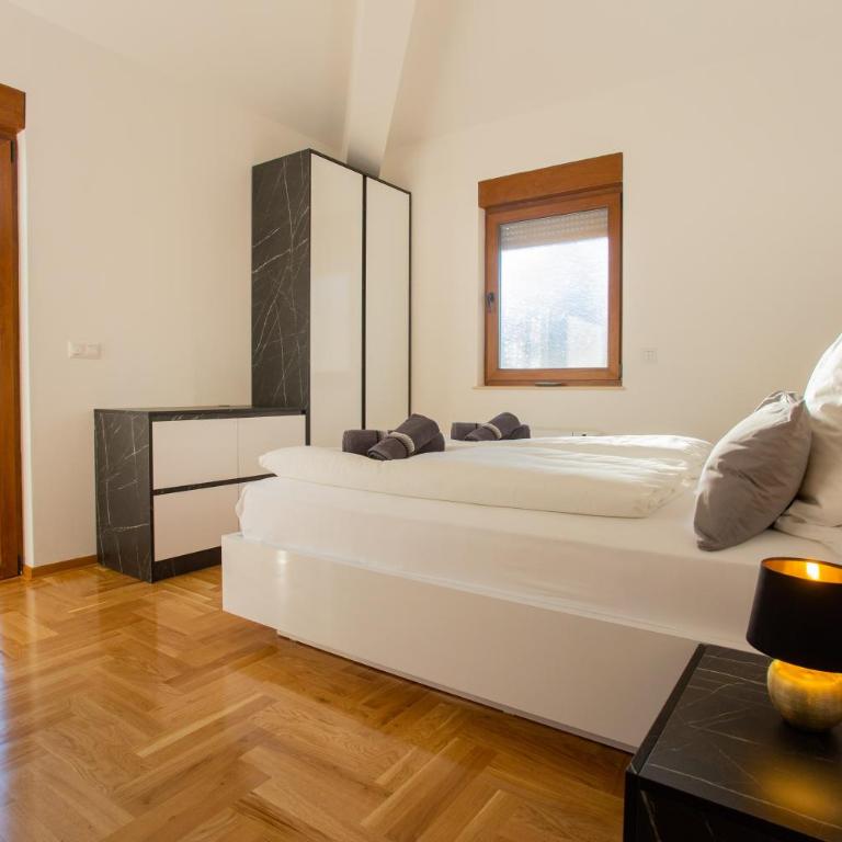 Sky Penthouse Old Bridge with sauna and jacuzzi - Three-Bedroom Apartment - 17