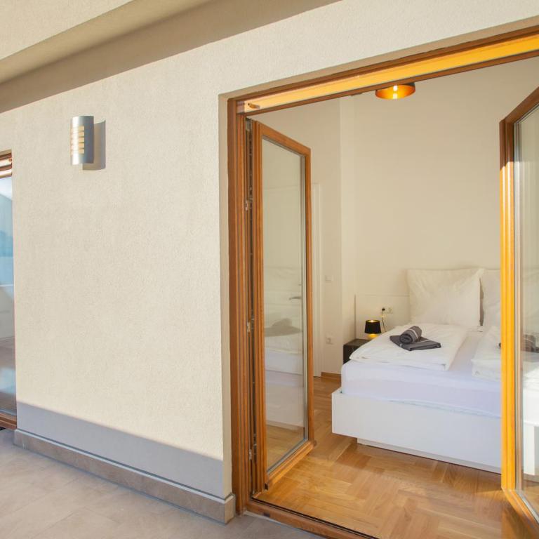 Sky Penthouse Old Bridge with sauna and jacuzzi - Three-Bedroom Apartment - 18