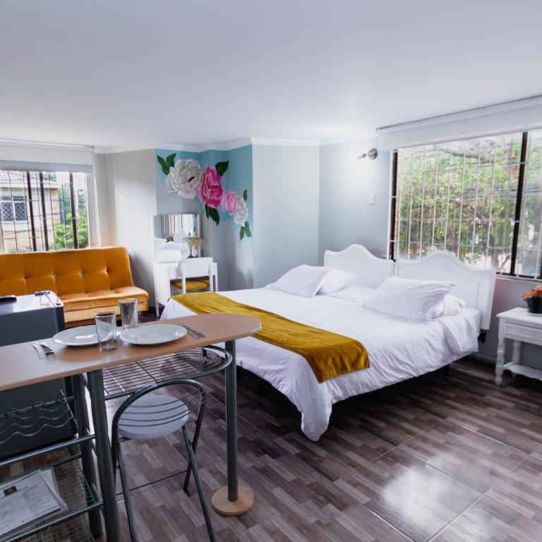 ApartaSuites & Hotel Bogota Suamox - Estudio con cama extragrande y sofá cama - 20