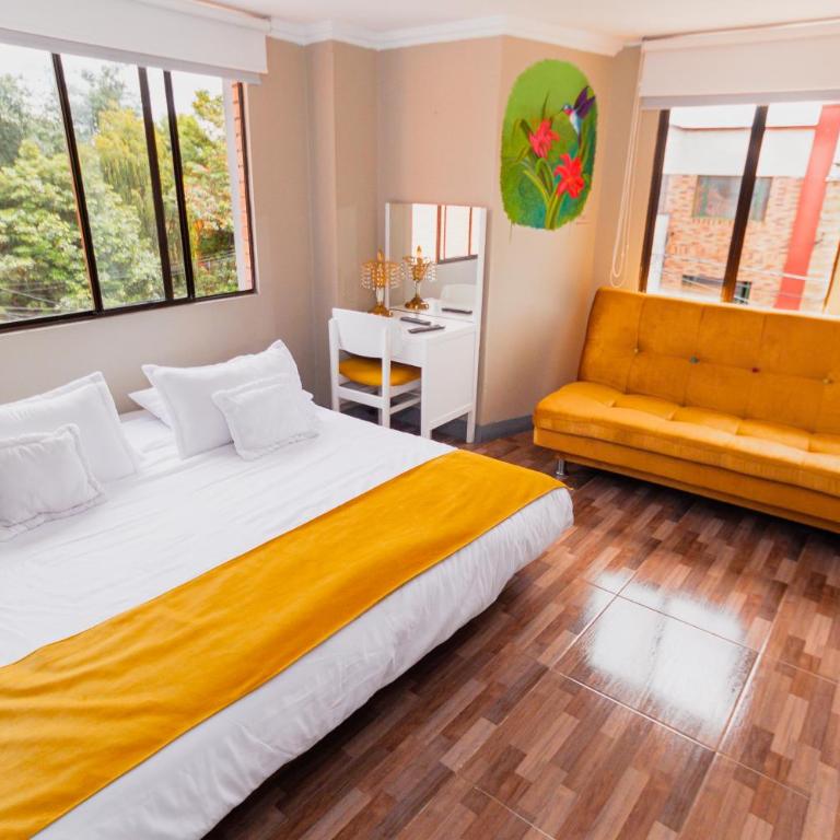 ApartaSuites & Hotel Bogota Suamox - Estudio con cama extragrande y sofá cama - 6