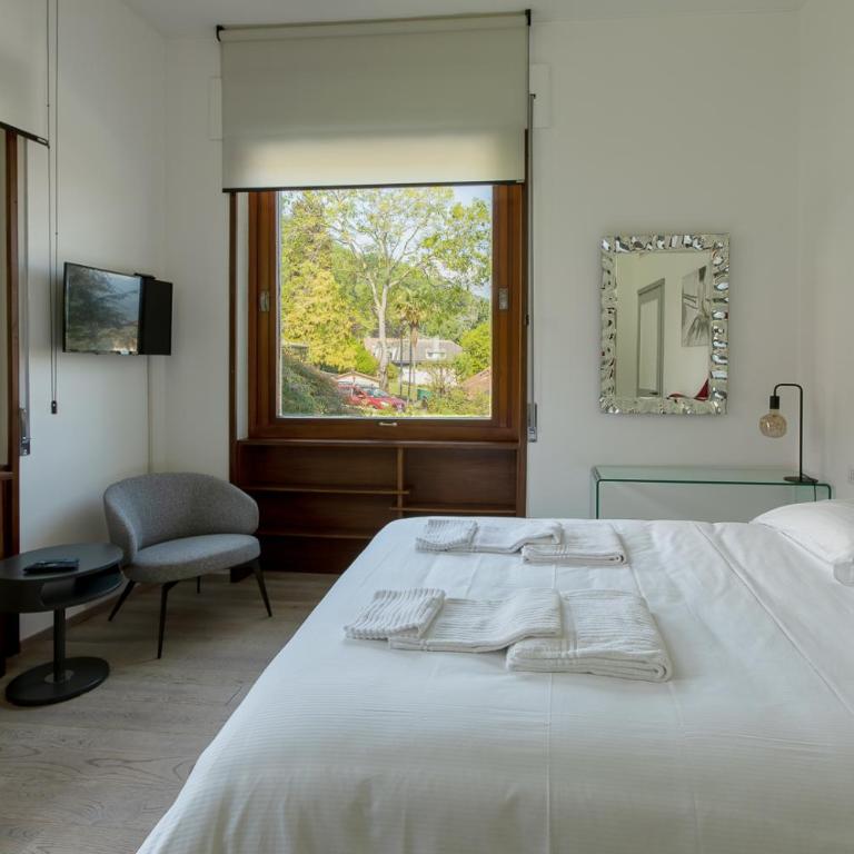 Un sogno sul lago Home Relax - Camera Familiare con Vista Giardino - 1