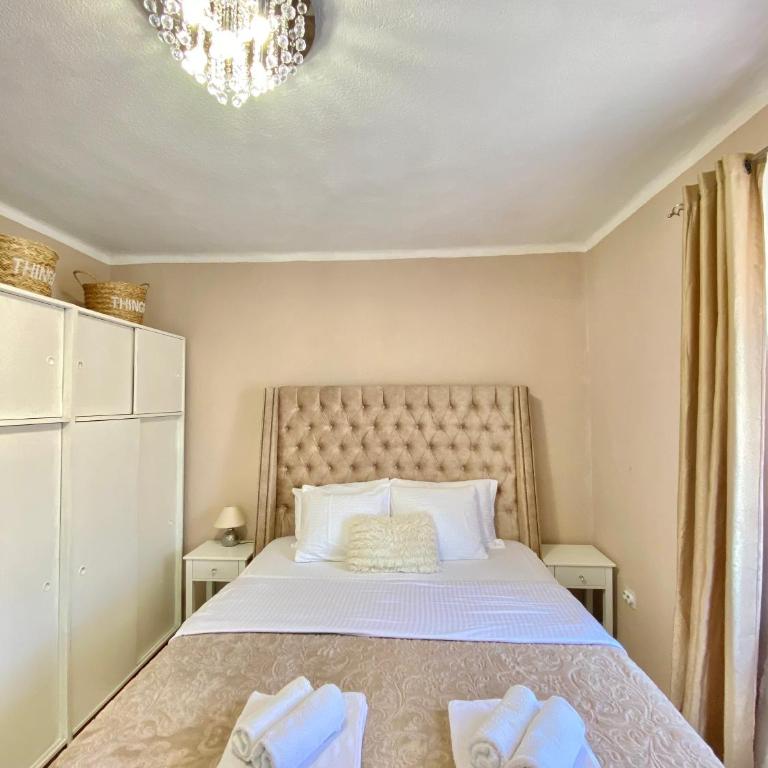 A 100 Years Old Rustic Mediterranean stone house with large terrace - Two-Bedroom Apartment - 36