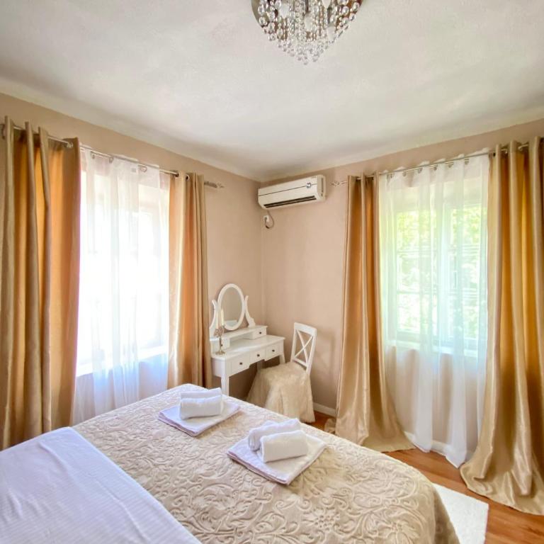 A 100 Years Old Rustic Mediterranean stone house with large terrace - Two-Bedroom Apartment - 30