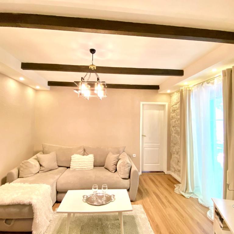 A 100 Years Old Rustic Mediterranean stone house with large terrace - Two-Bedroom Apartment - 20