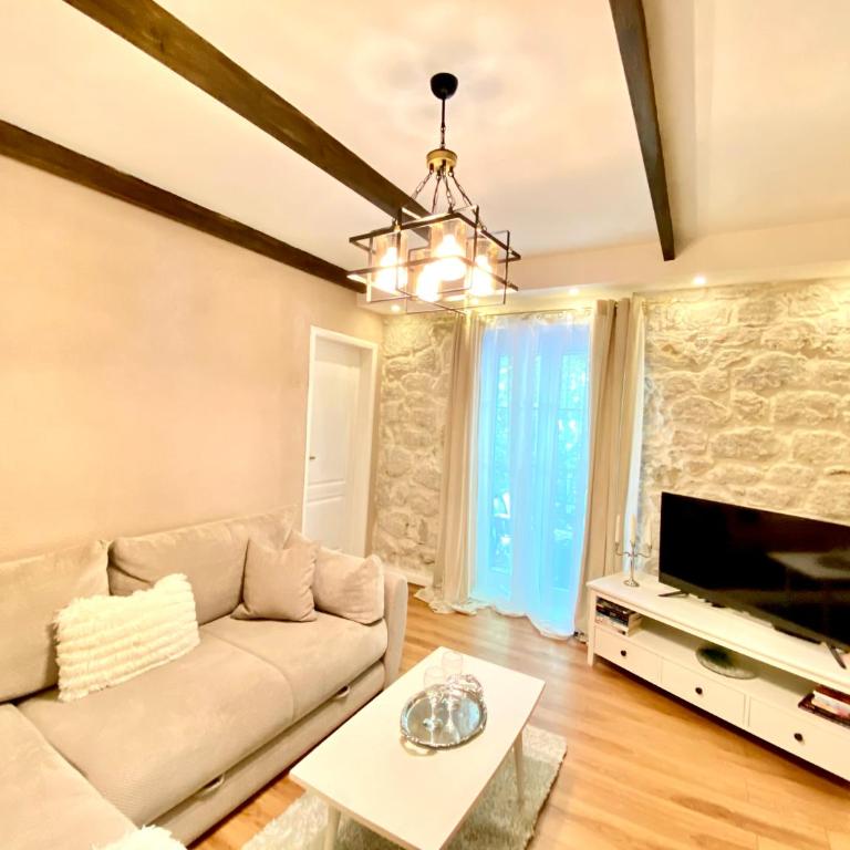 A 100 Years Old Rustic Mediterranean stone house with large terrace - Two-Bedroom Apartment - 19