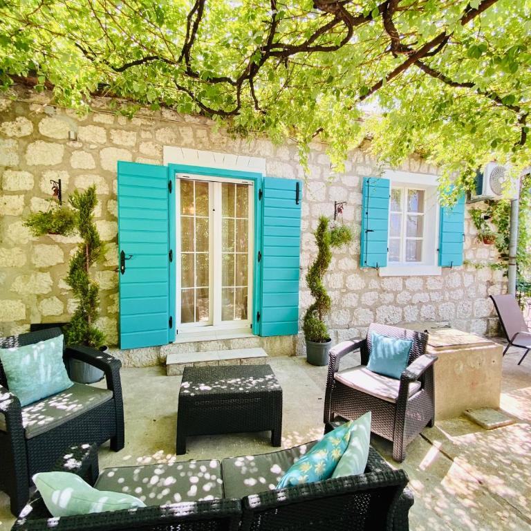 A 100 Years Old Rustic Mediterranean stone house with large terrace - Two-Bedroom Apartment - 10
